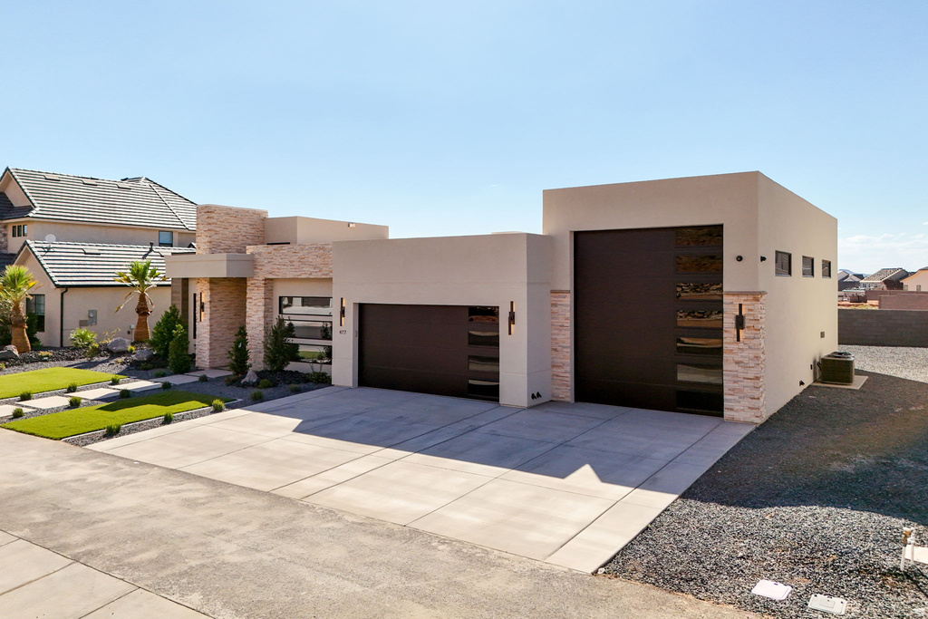477 E WEATHERBY WAY photo 2