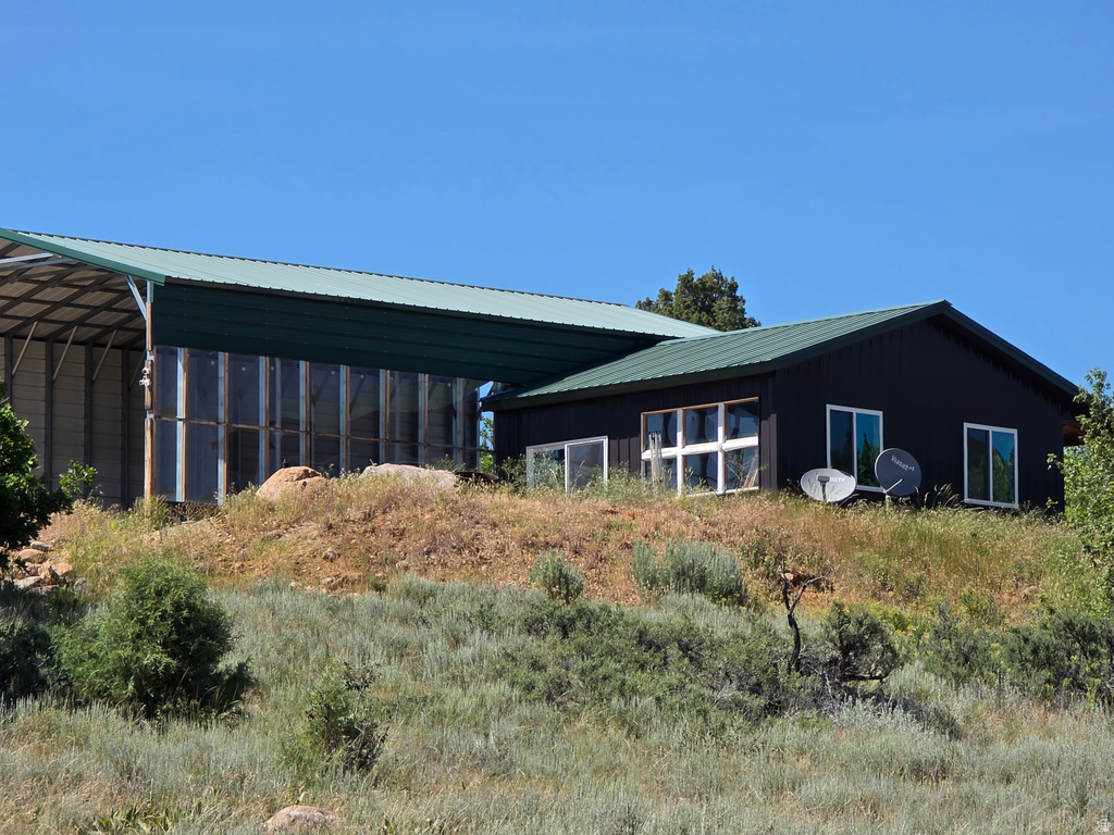 2924 N WATER CANYON AVE photo 3