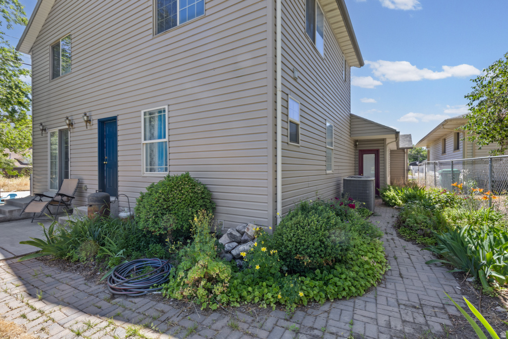 756 W 300 S photo 4