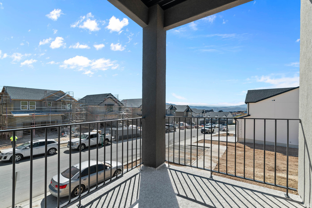583 E LEVENGROVE DR photo 3