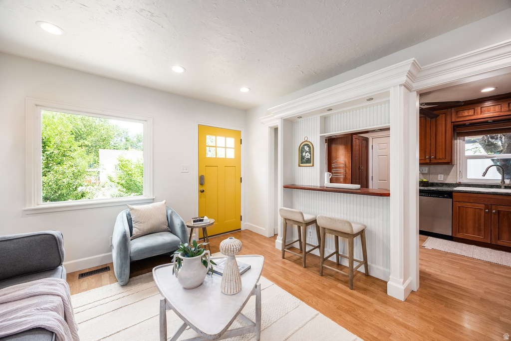 728 E LOVELAND AVE photo 4