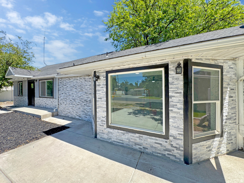 1254 N 800 W photo 5