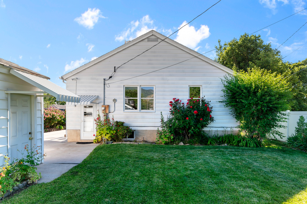 397 S 425 W photo 3