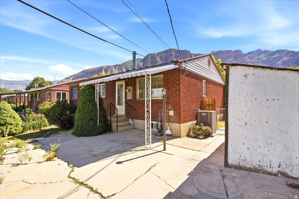 251 JACKSON AVE photo 4