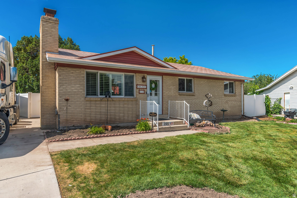 2120 W ROBIN S WAY photo 2