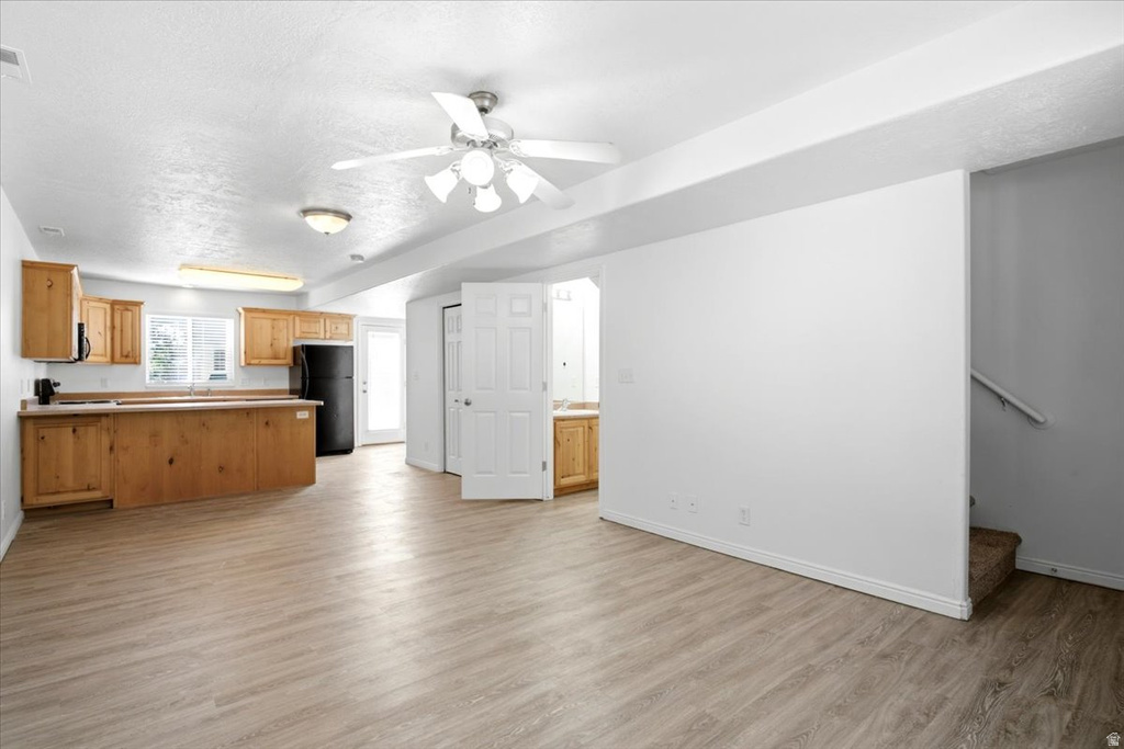 1689 S 1055 E photo 3