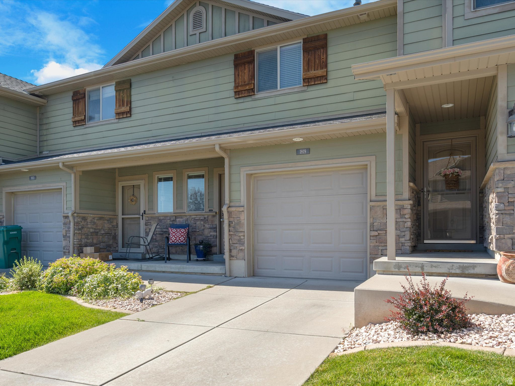1819 E WHITETAIL WAY photo 2