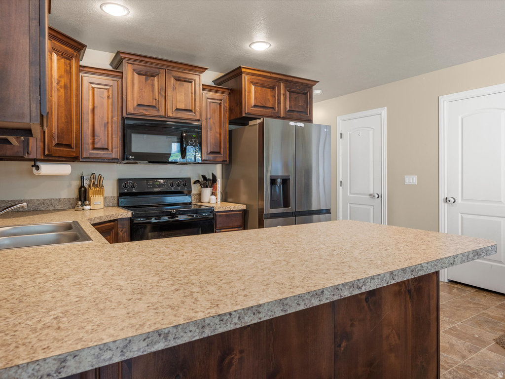 1819 E WHITETAIL WAY photo 4