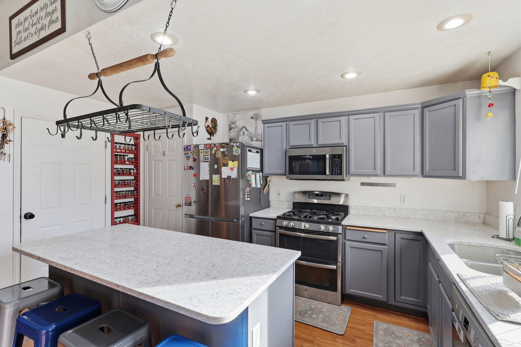 8764 S PEBBLECREEK RD photo 3