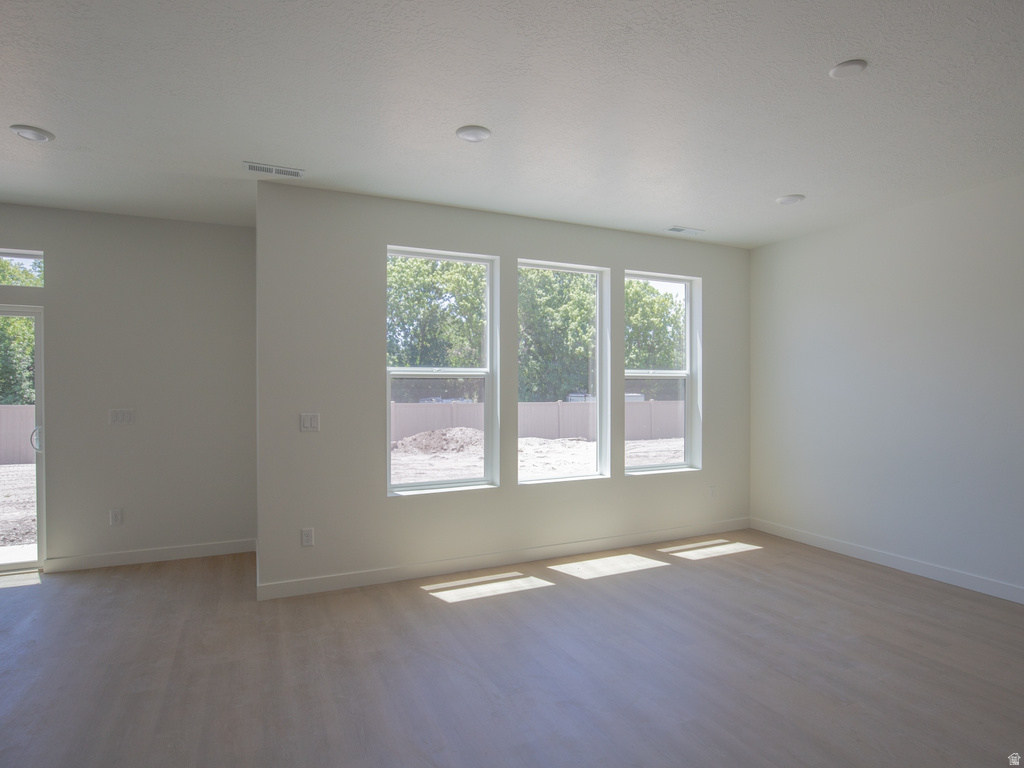 1062 W LINDEN LN photo 4