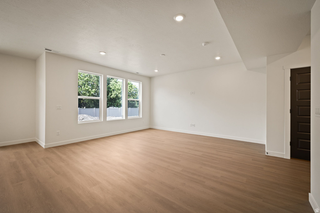 1062 W LINDEN LN photo 5