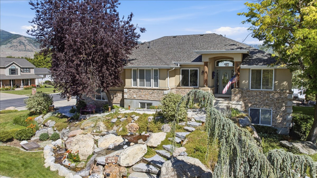 1832 N OLSEN WAY photo 3