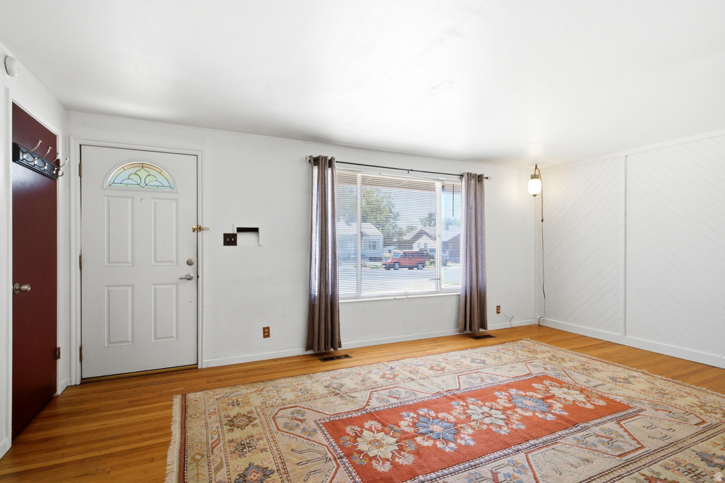 583 E 100 S photo 3
