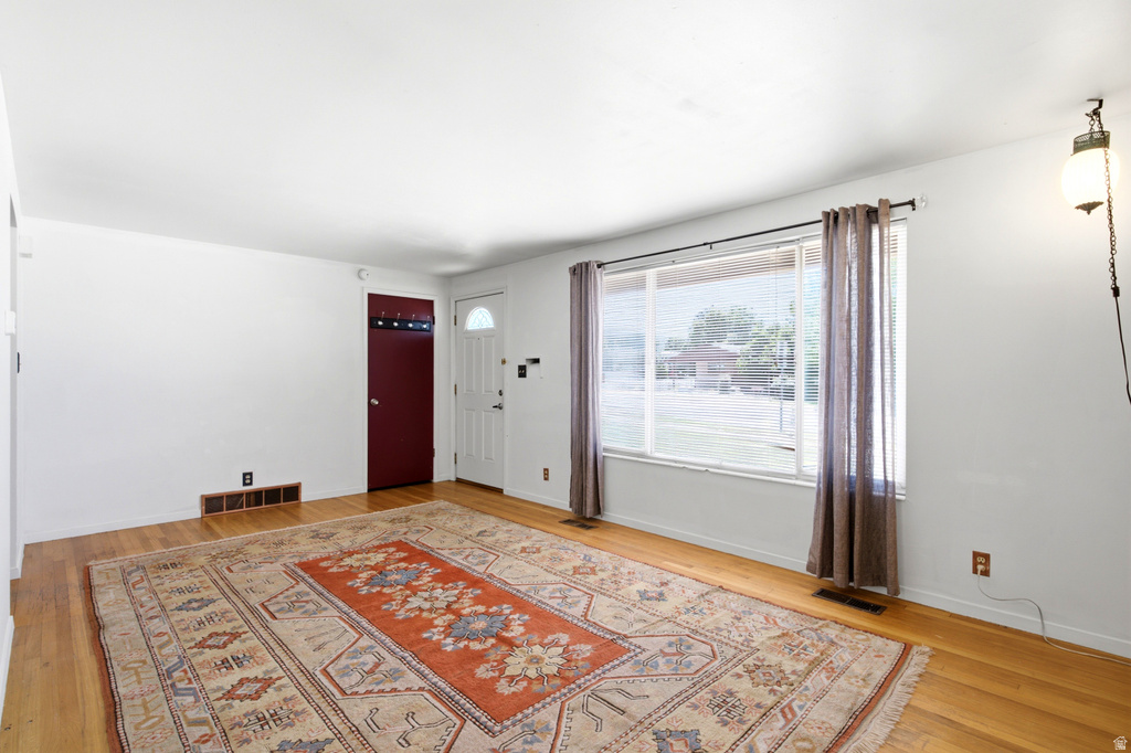 583 E 100 S photo 4