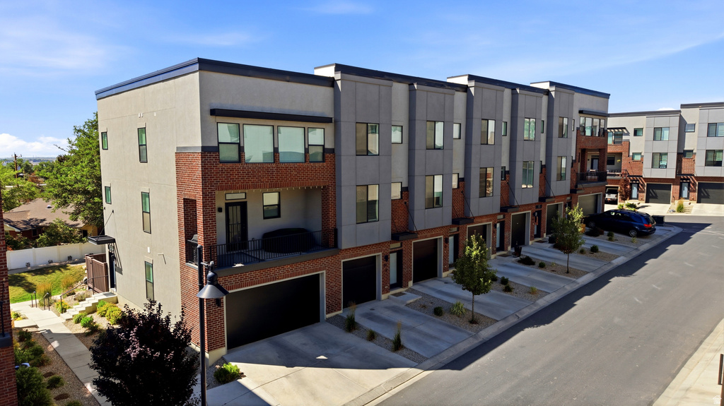 25 E CENTER ST photo 2