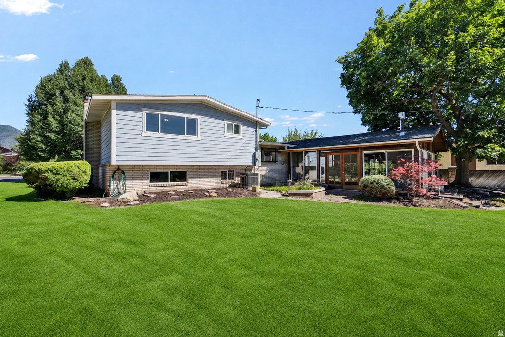 1652 LAKEWOOD DR photo 3