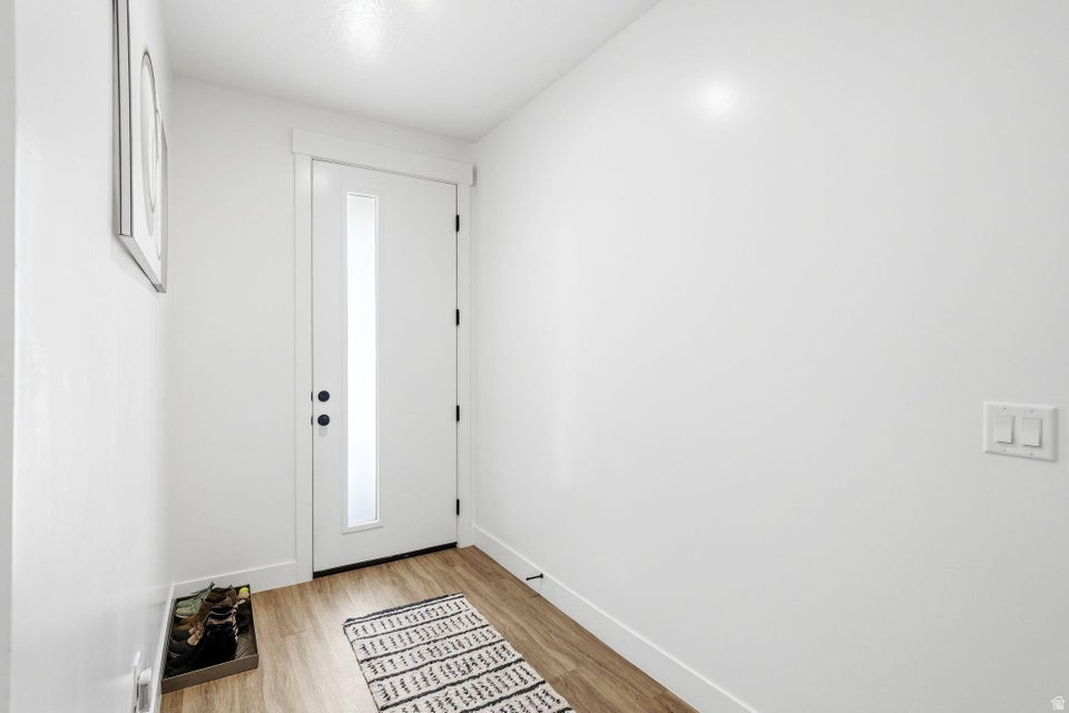 5646 S AARON LN photo 3