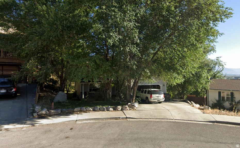 2086 PARK ST photo 2