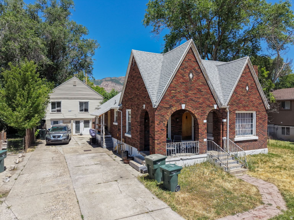 1436 SWAN ST photo 3