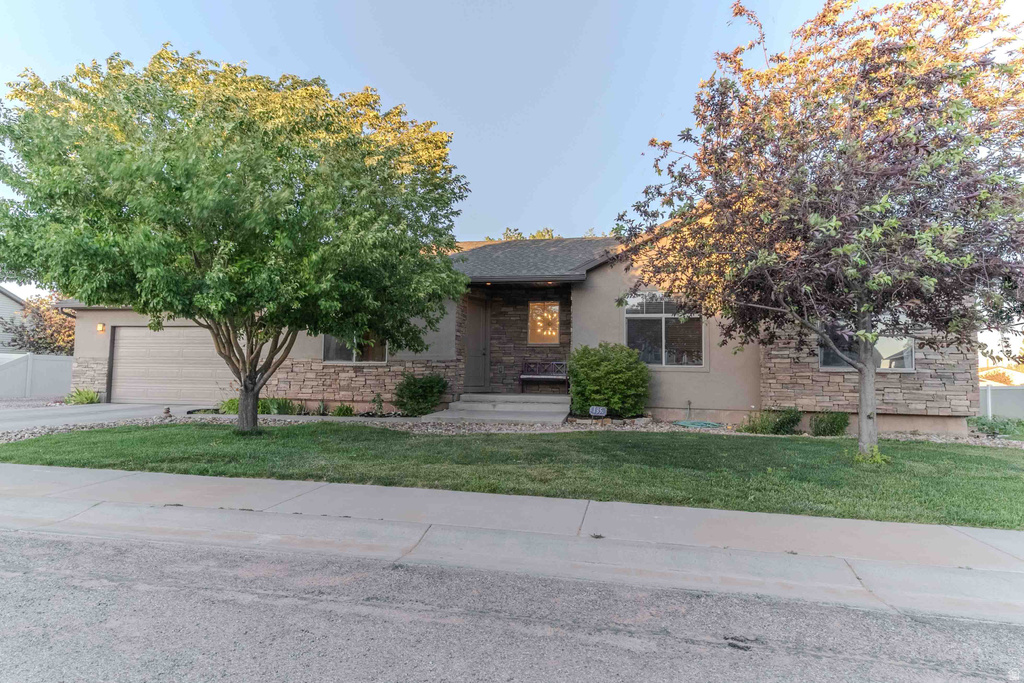 135 CONSTITUTION DR photo 4