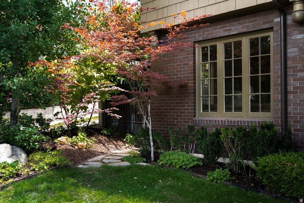1400 PERRY AVE photo 5