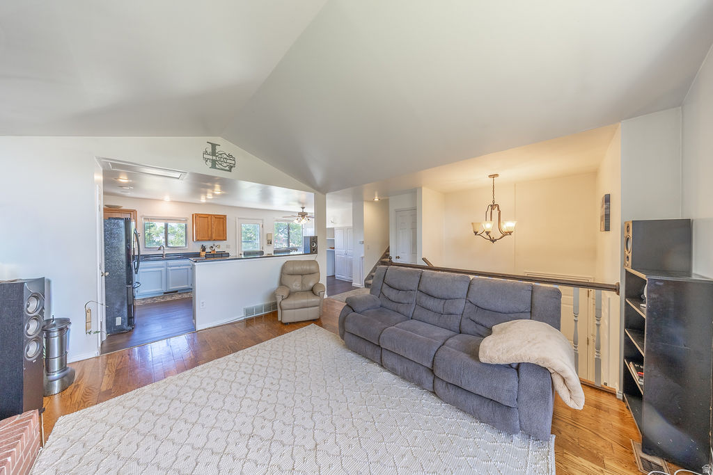 4715 W 800 N photo 3