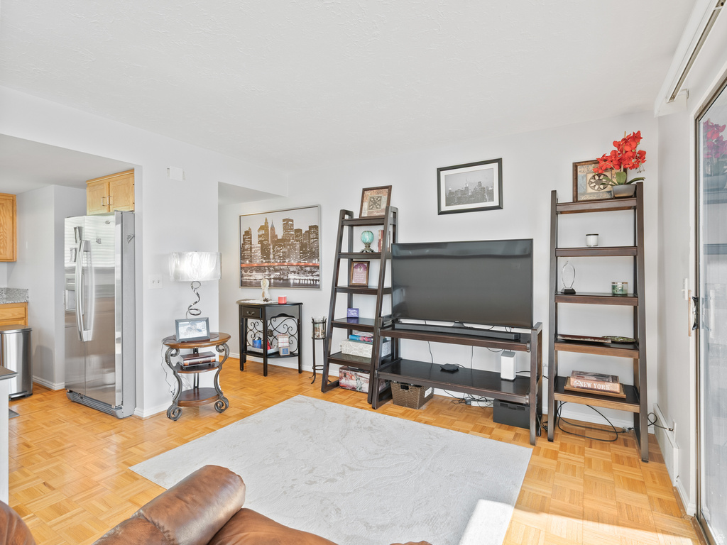 480 N WALL ST photo 3