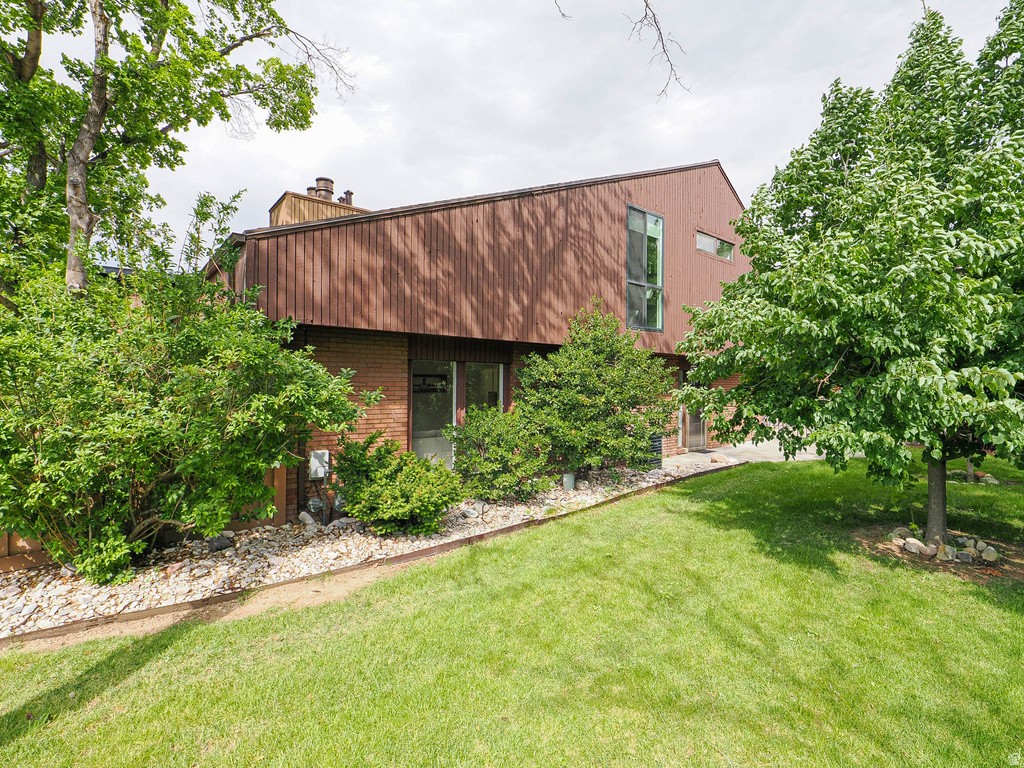 2074 E MICHIGAN AVE photo 2