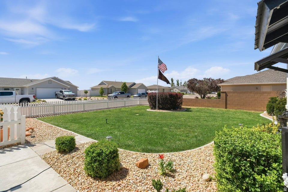 1720 N 3475 W photo 4