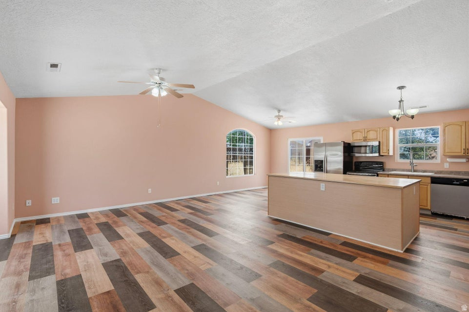 132 E REX LAYNE DR photo 4