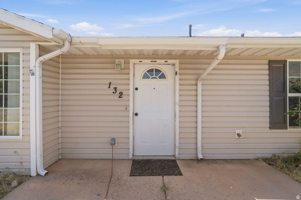 132 E REX LAYNE DR photo 3