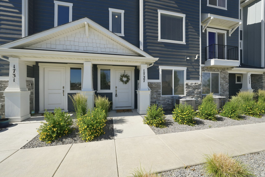 1727 E WOLVERINE WAY photo 3