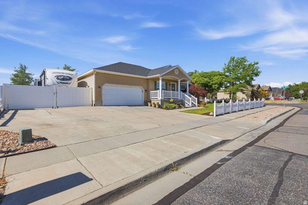 5467 W MAYFLOWER ST photo 2