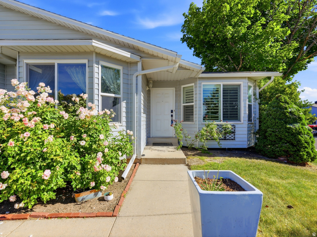 1206 E MOSS CIR photo 2