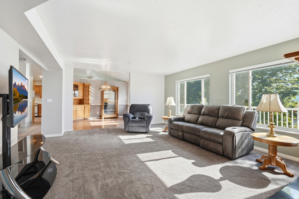 481 HILLSBOROUGH DR photo 3