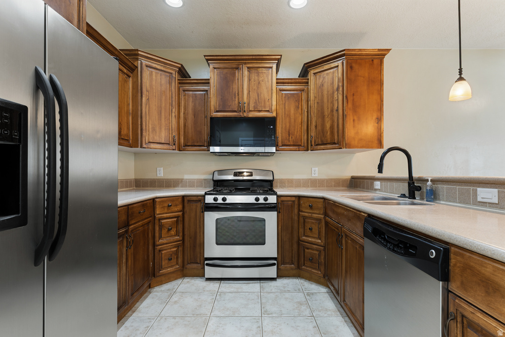 1288 N CEDAR BLVD photo 3