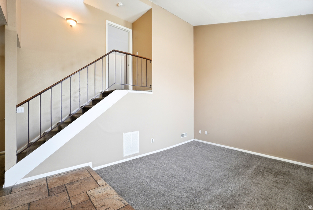 32 PARK CIR photo 4