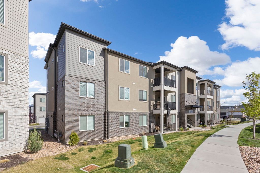13528 S COMMODUS W DR photo 2