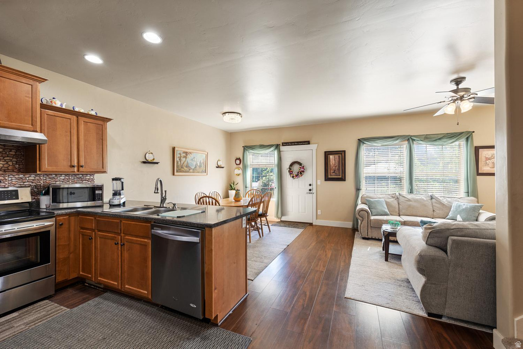 1464 N LA PALMA PL photo 3