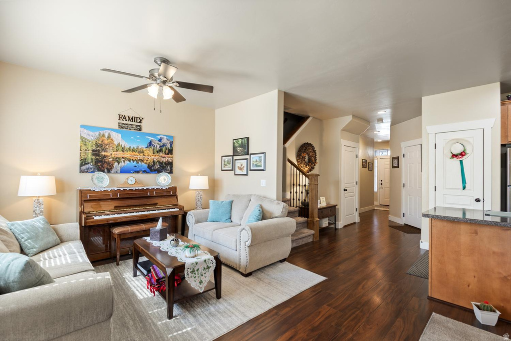 1464 N LA PALMA PL photo 2