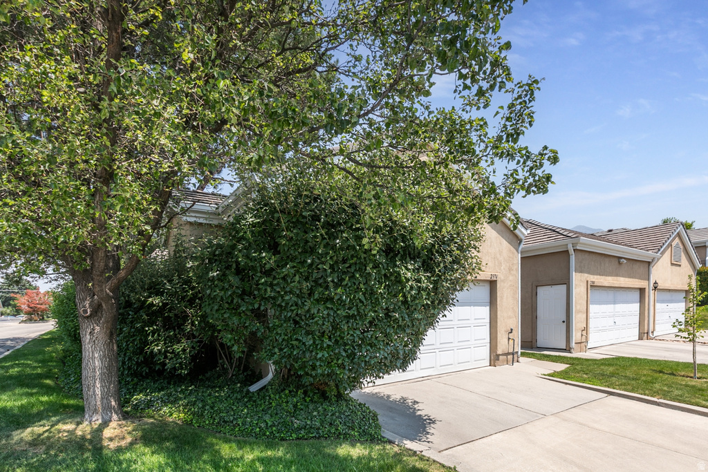 2374 E SUMMERSPRING LN photo 3