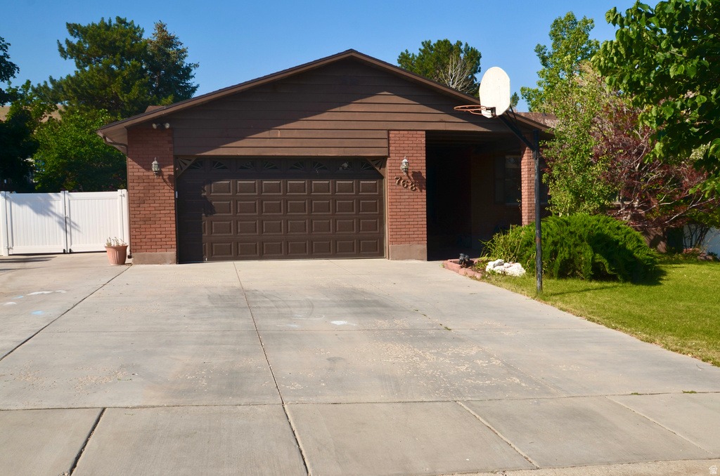 768 CRESTVIEW DR photo 2
