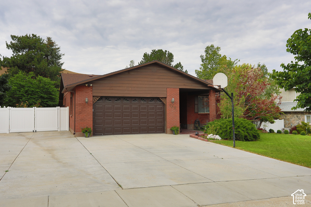 768 CRESTVIEW DR photo 2
