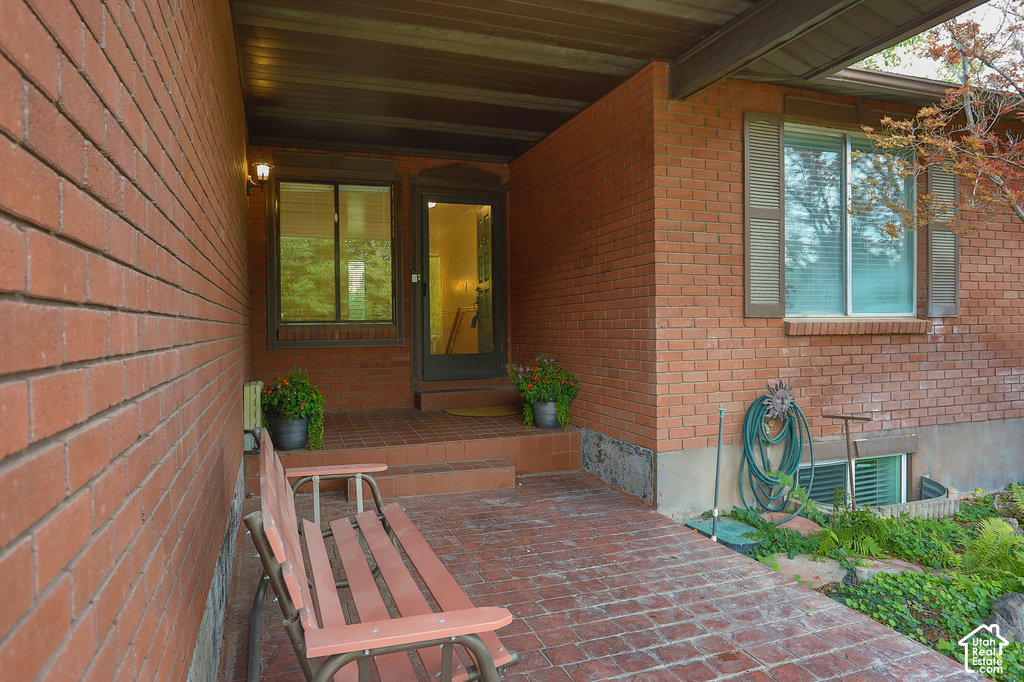 768 CRESTVIEW DR photo 3