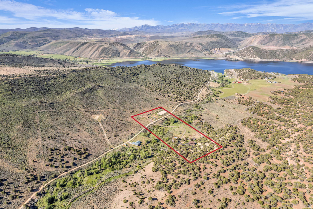 8398 N HIGHWAY 302 photo 4