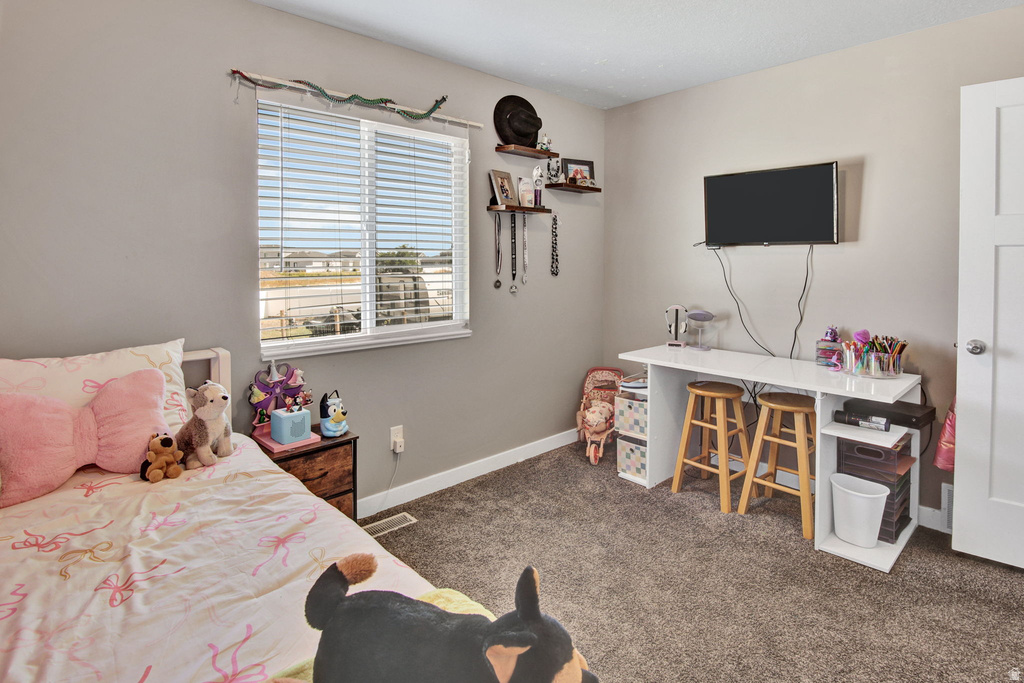 Carpeted room featuring a single window with blinds, light gray walls, white baseboards, and a white interior door