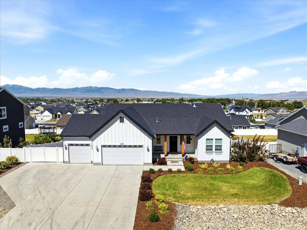 8271 N IRON HORSE DR photo 3