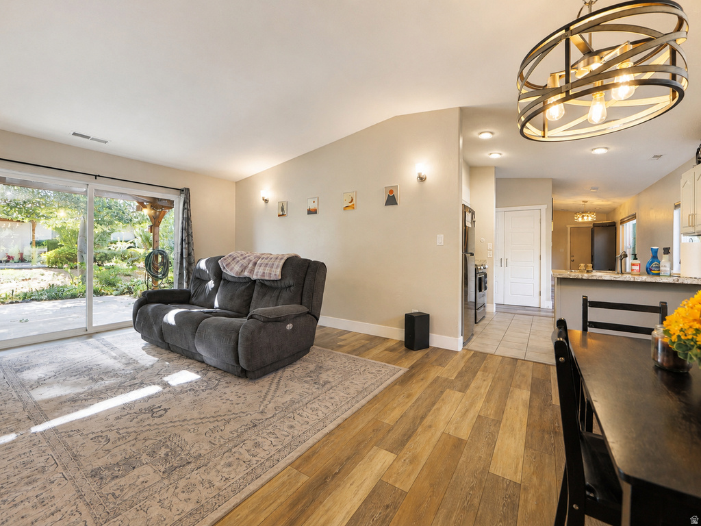 280 N SUNFLOWER DR photo 4