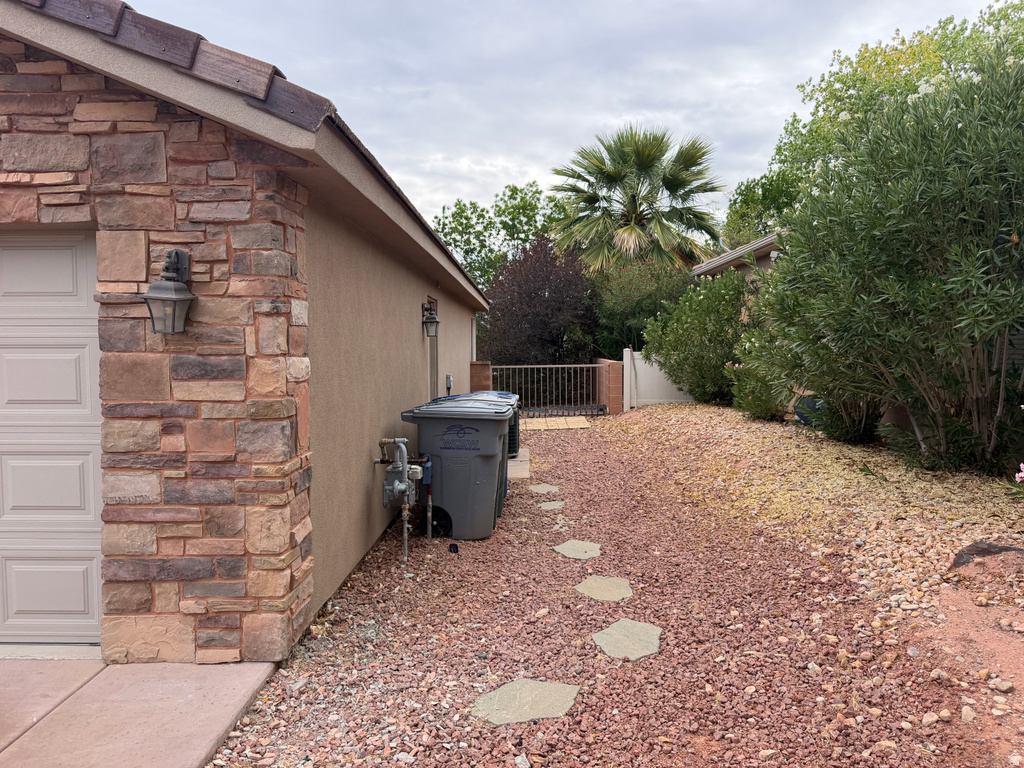 66 S 1300 W ST photo 2