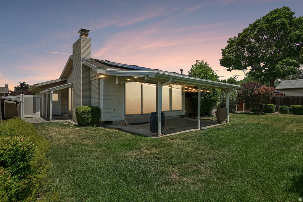 1134 E MANOR CIR photo 2